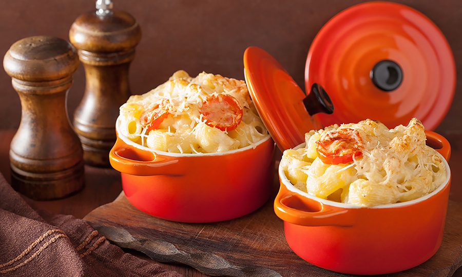 mac n' cheese in orange pots