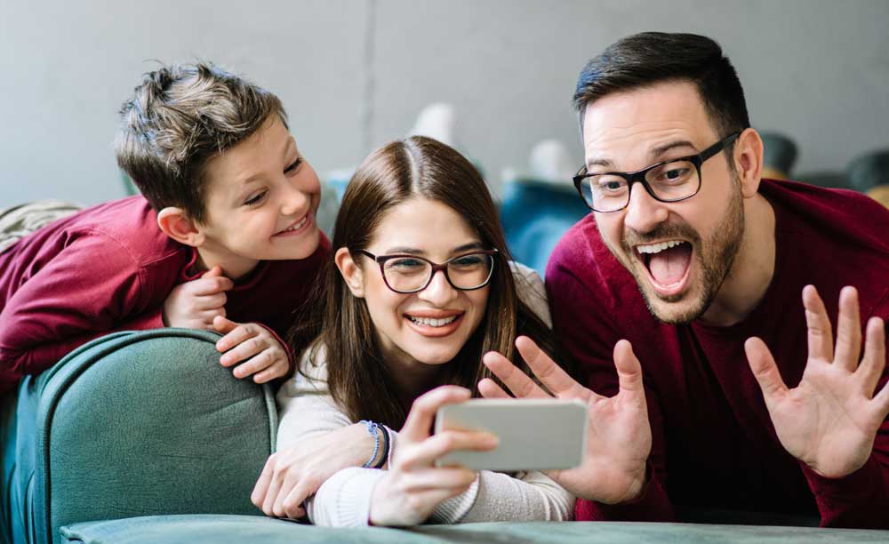 a-family-facetiming-people