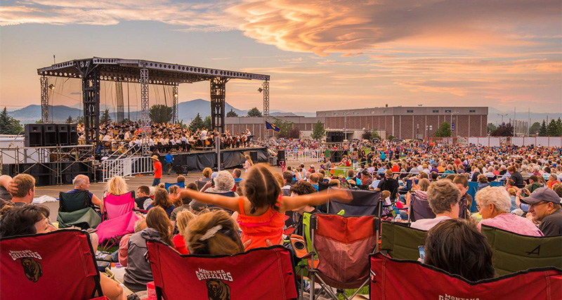 music-under-the-stars-outside