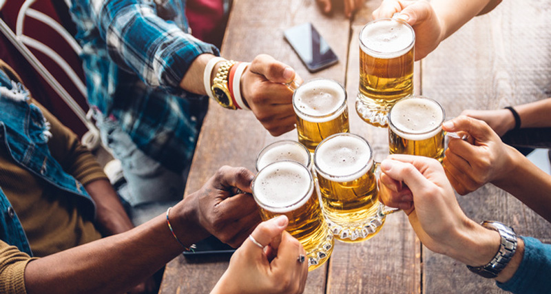 people-cheering-with-their-beers